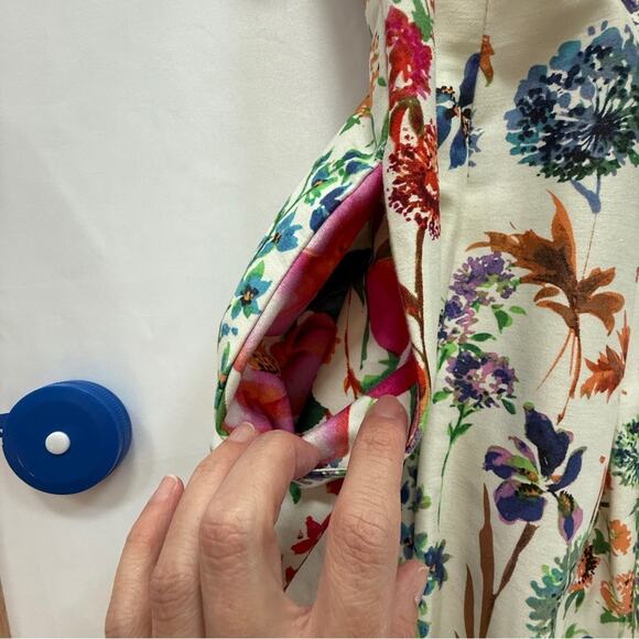 Gabby Skye Floral Fit & Flare Sleeveless Dress White Multicolor Size 8P - Picture 14 of 14